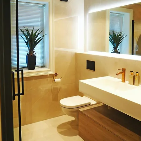 Modern Mountain With A View Over The Sea 度假居 Vevle