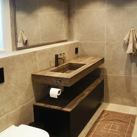 Modern Mountain With A View Over The Sea 度假居 *